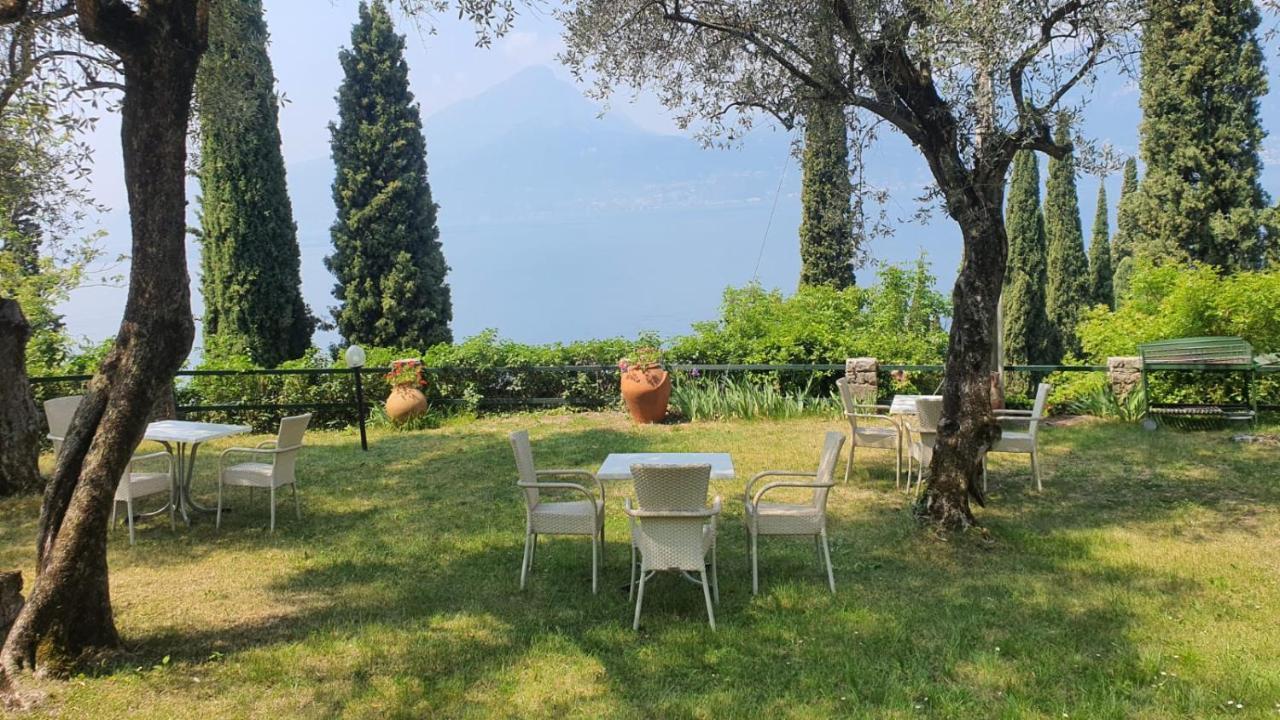 Wonderful Lake View Apartments With Pool With Breakfast Gardasee Torri Del Benaco Dış mekan fotoğraf