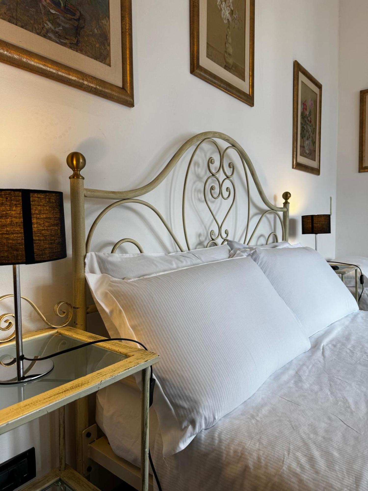 Wonderful Lake View Apartments With Pool With Breakfast Gardasee Torri Del Benaco Dış mekan fotoğraf