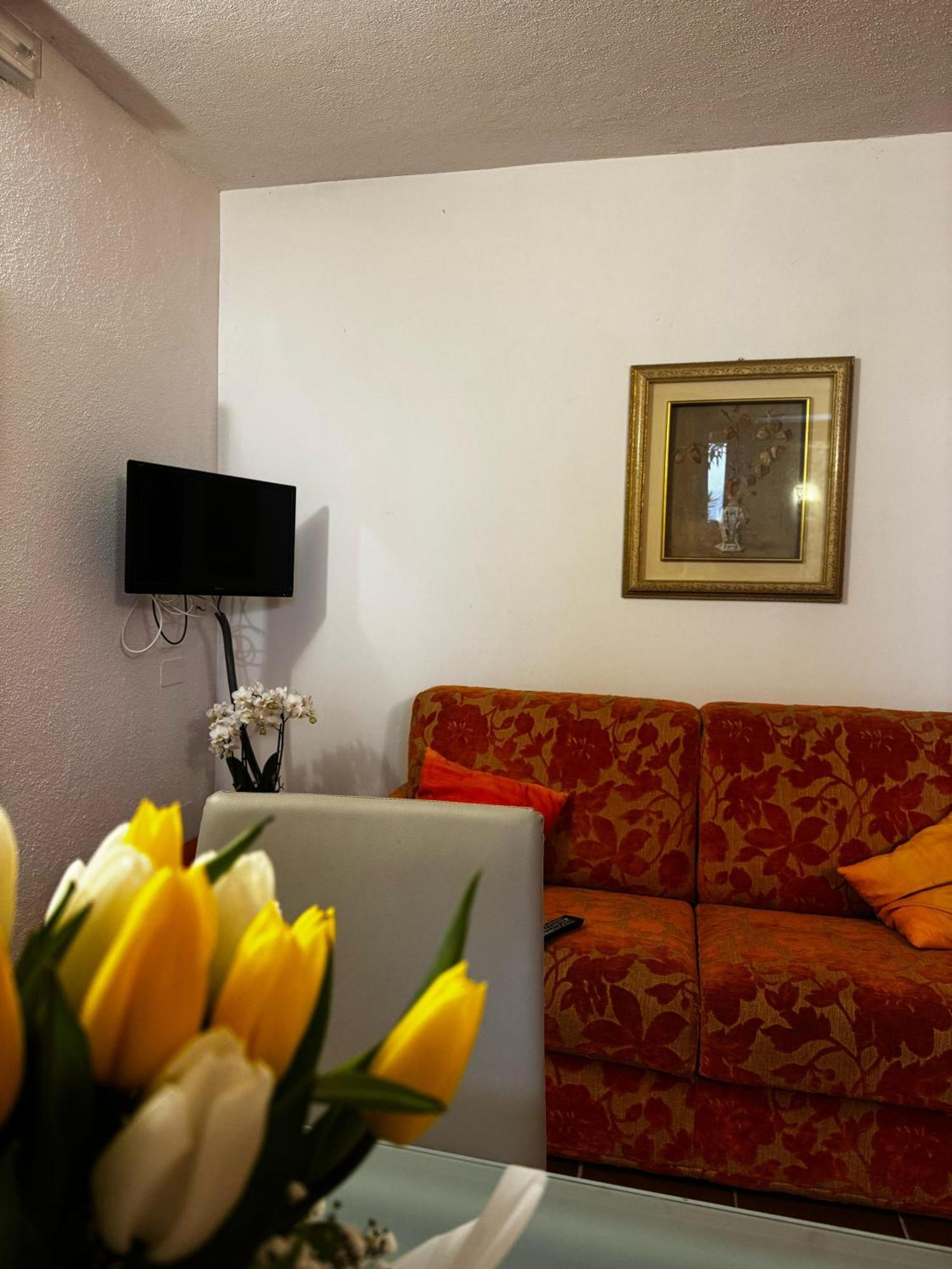 Wonderful Lake View Apartments With Pool With Breakfast Gardasee Torri Del Benaco Dış mekan fotoğraf