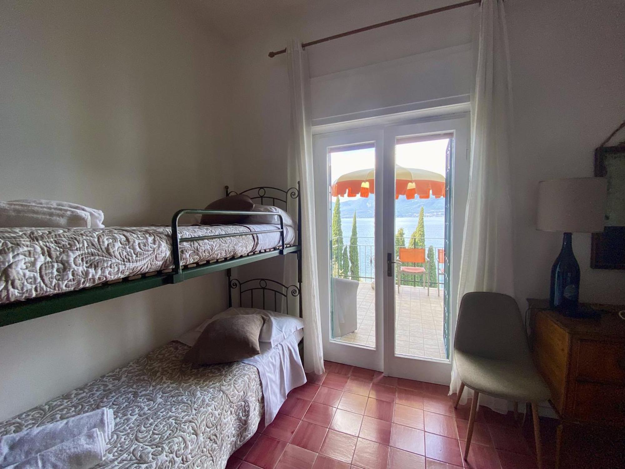 Wonderful Lake View Apartments With Pool With Breakfast Gardasee Torri Del Benaco Dış mekan fotoğraf
