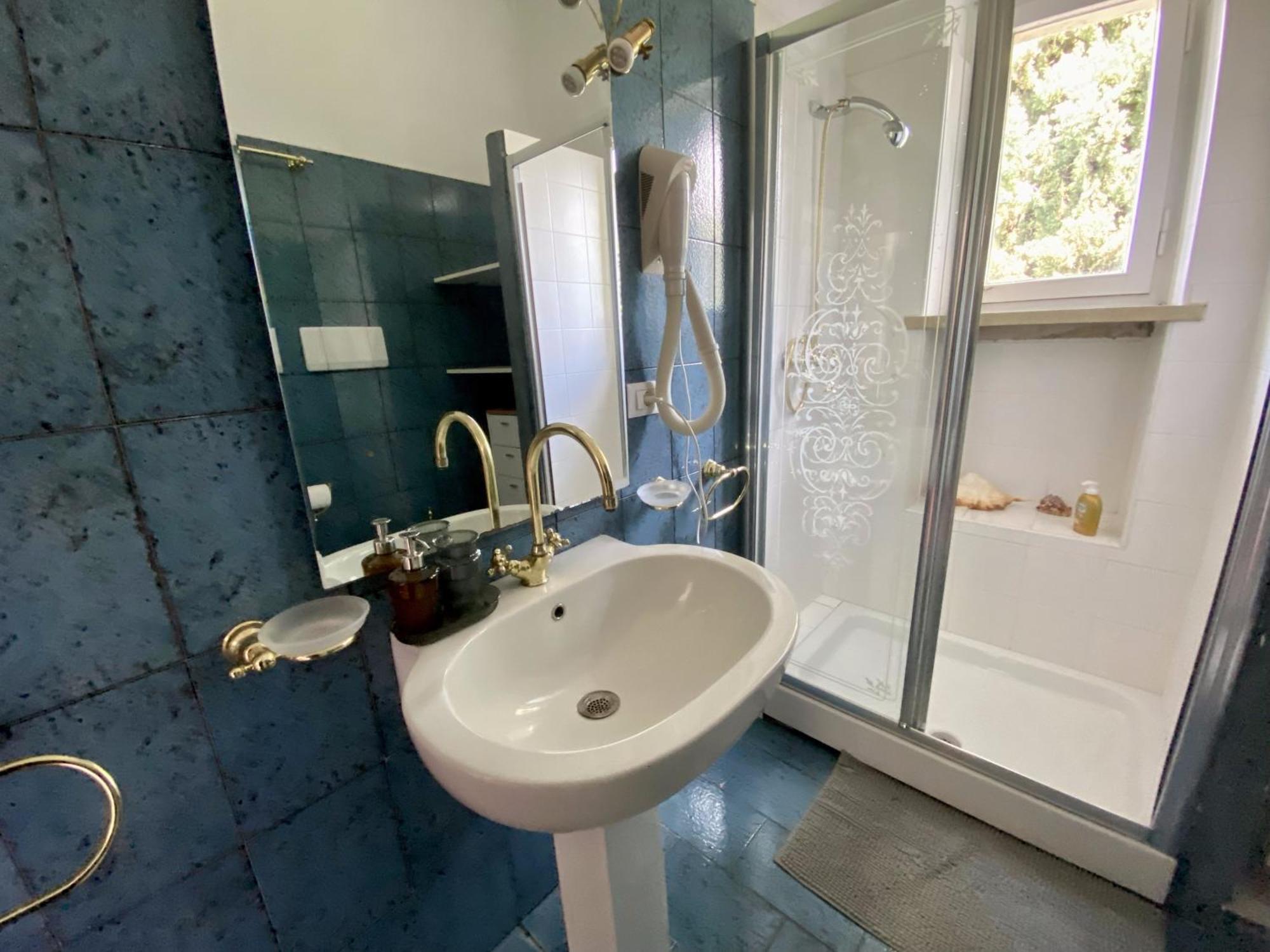 Wonderful Lake View Apartments With Pool With Breakfast Gardasee Torri Del Benaco Dış mekan fotoğraf