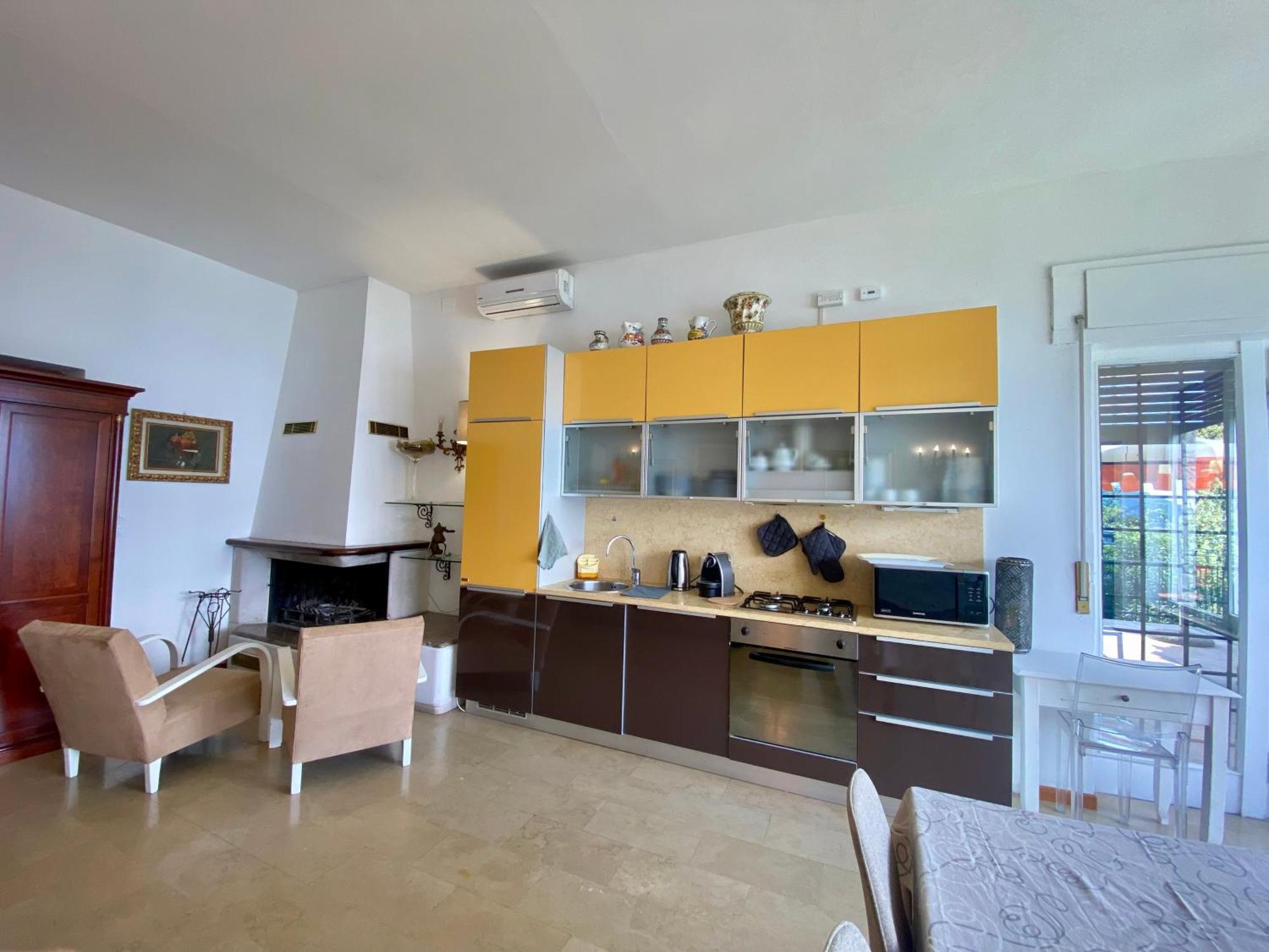 Wonderful Lake View Apartments With Pool With Breakfast Gardasee Torri Del Benaco Dış mekan fotoğraf