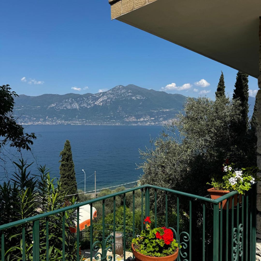 Wonderful Lake View Apartments With Pool With Breakfast Gardasee Torri Del Benaco Dış mekan fotoğraf