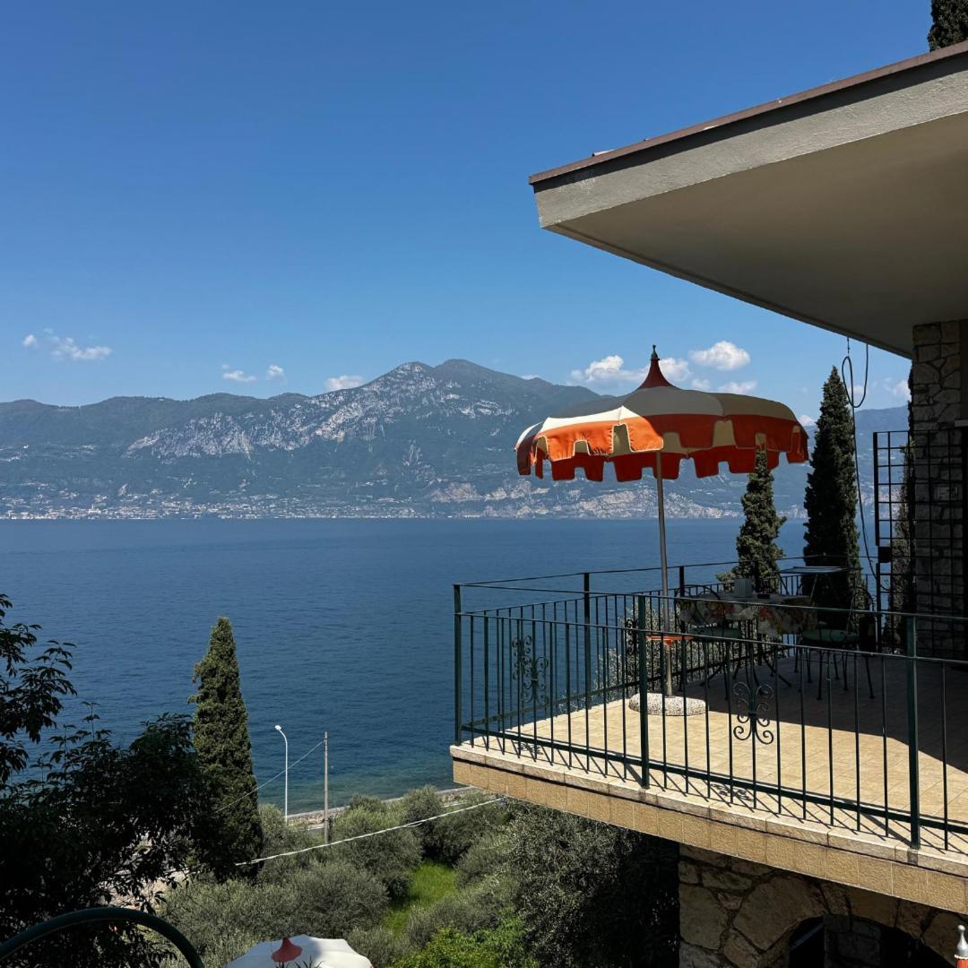 Wonderful Lake View Apartments With Pool With Breakfast Gardasee Torri Del Benaco Dış mekan fotoğraf