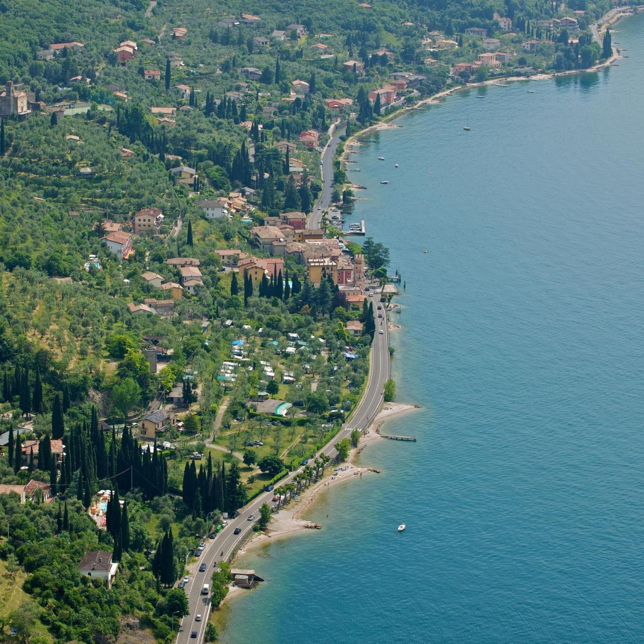 Wonderful Lake View Apartments With Pool With Breakfast Gardasee Torri Del Benaco Dış mekan fotoğraf